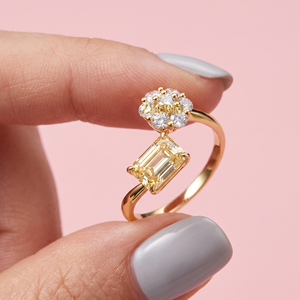 Anillo de Compromiso y Boda de Lujo en Oro Sólido de 18K con Corte Esmeralda Clásico, Engaste de Puntas, Diamante Amarillo de Un Quilate Cultivado en Laboratorio con Certificación IGI - Product Image 2