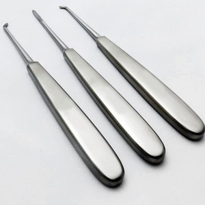 Ciseaux chirurgicaux courbés PISSCO en acier inoxydable allemand - Product Image 2