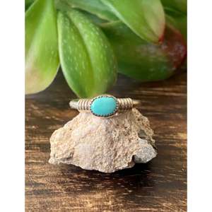 Anillo Navajo Hecho a Mano con Piedra Preciosa Turquesa, Diseño de Mariposa en Plata de Ley con Engaste de Bisel, Talla 3.75, para Uso Diario y Bodas - Product Image 1