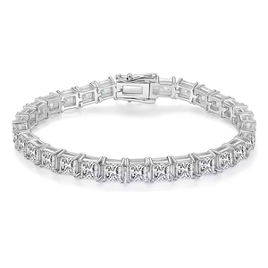 Bracelet de tennis Moisaanite élégant et abordable Longueur de 4.50mm avec des diamants éthiques étincelants conçus pour l'élégance quotidienne - Product Image 4