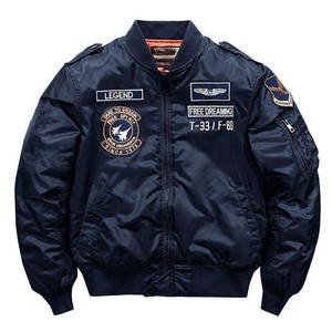 Chaqueta de hombre de calidad superior Tarifa barata ligera Completamente personalizada antiarrugas con insignias Chaquetas de diferentes colores - Product Image 2