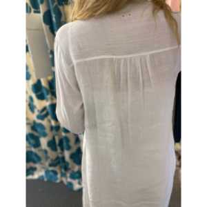 Vestido Camisero Casual de Lino HEERA para Primavera con Encaje, Tejido Transpirable, Logotipo en el Frente, Tallas XS y XL Disponibles en Blanco - Product Image 4