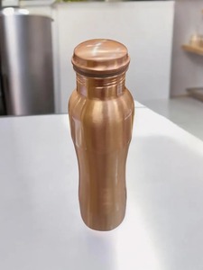 Botella de agua de cobre de alta calidad al mejor precio para gimnasio en casa o uso de viaje bebida directa de la India bebida perfecta - Product Image 2