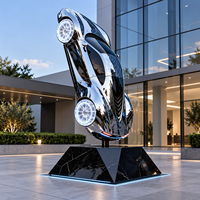 Vitrine automobile en PRV avec modèle de course grandeur nature et livery personnalisée pour salons automobiles, concessionnaires et événements sportifs