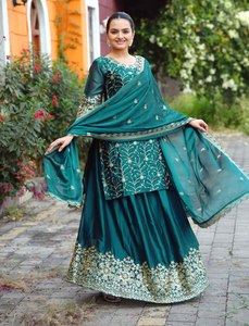 Costume Sharara de créateur avec broderie séquentielle - Product Image 5