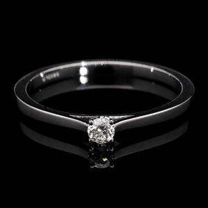 Anillo de compromiso solitario de oro de 14 quilates clásico con diamante brillante redondo natural en un ajuste minimalista de cuatro puntas cónico - Product Image 4