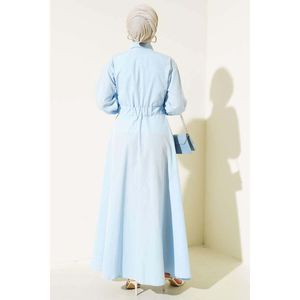 Robe bleue boutonnée à poignets élastiques et pleine longueur - Product Image 1