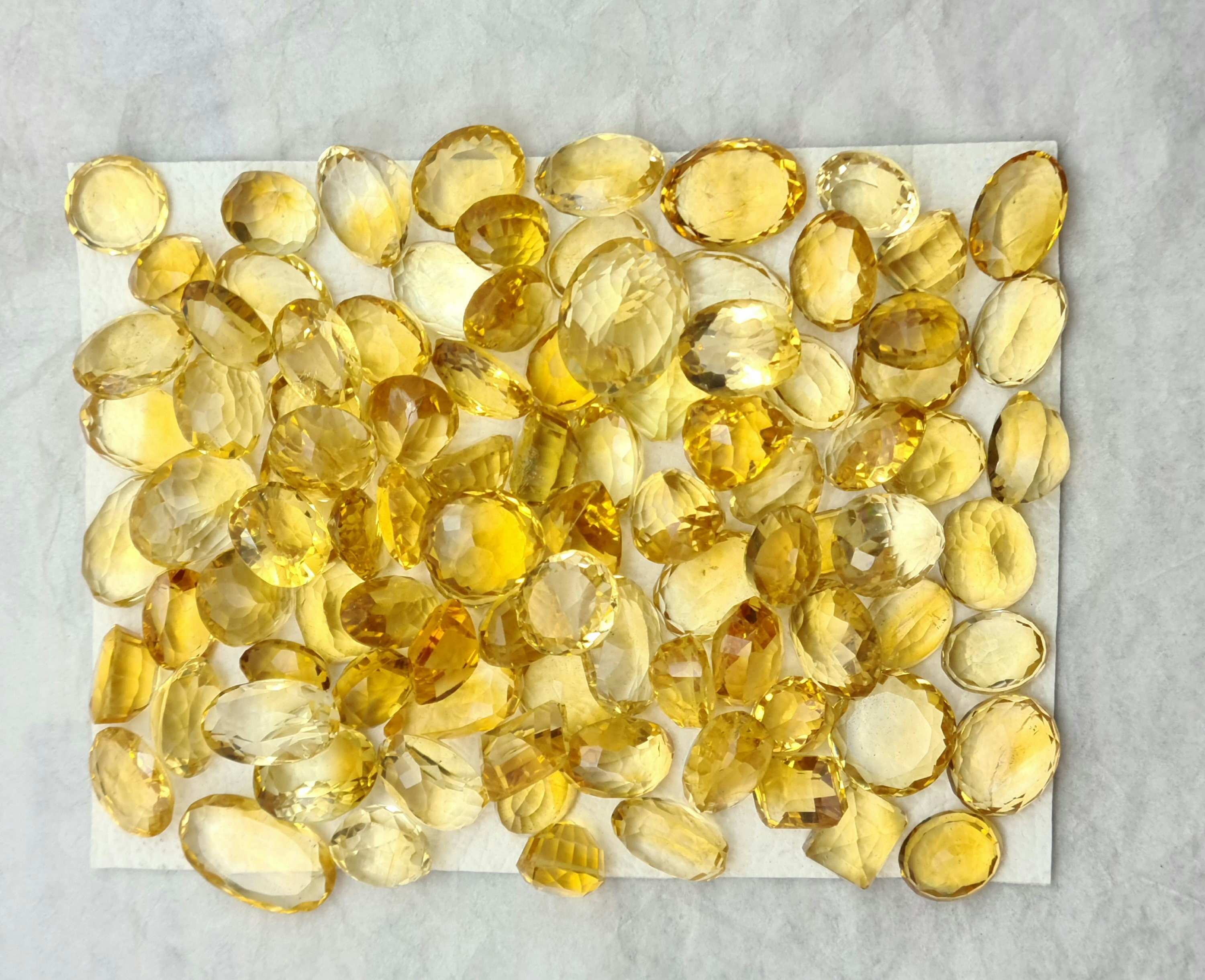 สีเหลือง