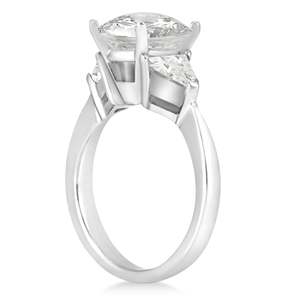 Anillo de Compromiso de Oro Blanco de 18K con Tres Diamantes Trilliantes de 0.70ct, Joyería de Diamantes - Product Image 2