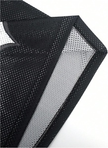 Camiseta deportiva de malla duradera, tejido transpirable, ligera, diseñada para entrenamientos intensos y actividades. - Product Image 3