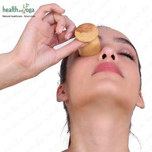 HealthAndYoga ChillEyes Neem Wood Eye Wash Cup 10ml Outil de rinçage des yeux en bois naturel pour la fatigue oculaire Fournisseur indien à bas prix - Product Image 2