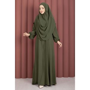 ชุดละหมาดฮิญาบทรงตรง Hafsa Khaki พร้อมซิป ดีไซน์ทันสมัย เรียบง่าย เอวเข้ารูป - Product Image 1