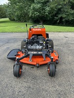 Tondeuse autoportée commerciale Kubota SZ26-52 2025 à braquage zéro, moteur essence 26 CV EFI V-twin refroidi par air pour la tonte des pelouses