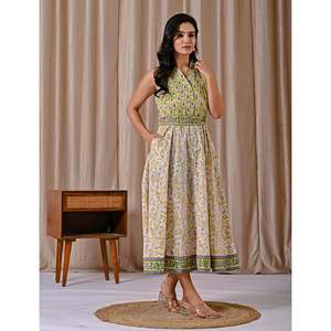 เดรสผ้าฝ้ายพิมพ์ลายบล็อกสีเขียวอ่อนและสีขาว 100% แบบไม่มีแขน คอปก สไตล์ลำลอง ODM ความยาวระดับเข่า - Product Image 4