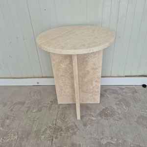Table d'appoint moderne en travertin Table d'appoint élégante en pierre naturelle Table d'appoint élégante pour salon chambre bureau ou contemporain - Product Image 4