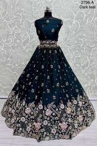 ชุดแต่งงาน lehenga choli กับดอกไม้และเย็บปักถักร้อยดอกแดนดิไลออน - Product Image 4
