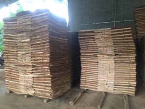 Vietnamese Factory Wholesale Eucalyptus Wood <b>Veneer</b> Rotary Cut Construction Plywood Core with Industrial Design Style Vietnam - Product Image 5