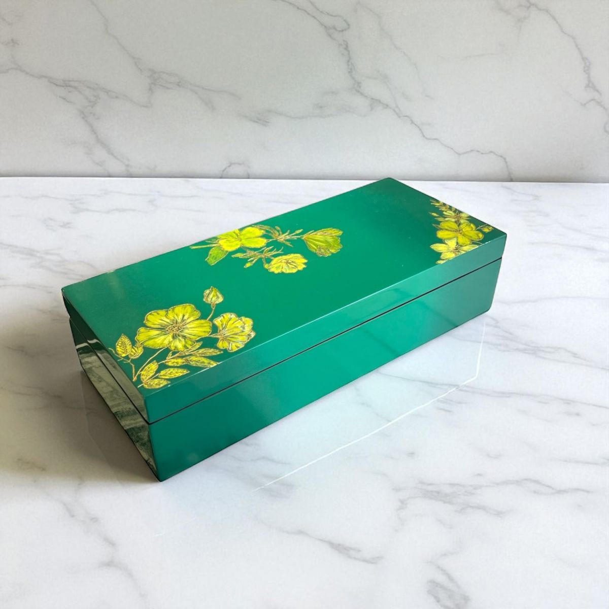 มีสีสัน