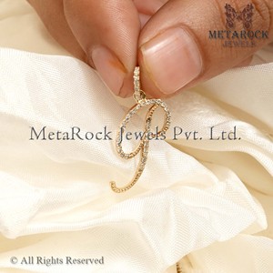 จี้เพชรแท้ทรงตัวอักษร C แบบเขียนลายมือ ตัวเรือนทองคำขาว 14k จี้ตัวอักษรภาษาอังกฤษ เครื่องประดับคุณภาพสูงขายส่งสำหรับทุกเพศ ของขวัญวันเกิด - Product Image 5