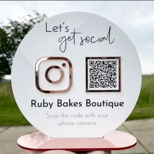 Support de code QR en acrylique Artful Cosmos avec base en bois, affichage de logo personnalisé - Product Image 1