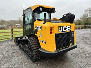 JCB 2TS-7T 300T Compact Track Skid Steer with Eco MAX Engine <b>Side</b> Entry Cab and Bucket Built for Power Durability and Heavy Job - Product Image 4