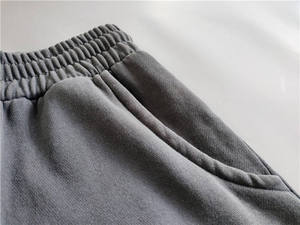 กางเกงขาสั้นผู้ชายผ้าฝ้าย100% เอวยางยืดดีไซน์ล่าสุดย้อมสีเรียบ - Product Image 3