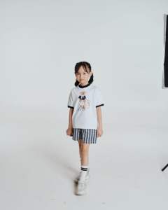 Conjuntos de ropa para niñas, 100% algodón, cuello redondo, camiseta blanca, estampado de dibujos animados, oso, Animal, rayas, ropa corta para niños, 2 uds., conjunto Jia - Product Image 2