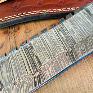 Cuchillo de Supervivencia Hecho a Mano con Hoja Fija de Acero con Patrón Damasco y Mango Ergonómico para Acampar al Aire Libre, Cocinar y Uso General - Product Image 6