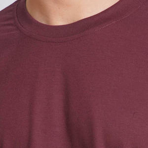 Vente en gros OEM T-shirts hommes coupe ajustée 100% coton T-shirt streetwear de haute qualité avec logo personnalisé pour hommes - Product Image 4