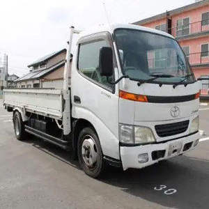 Dyna Gasolina 8 Cilindros, Color Oscuro, Tracción en las Cuatro Ruedas, Asientos de Cuero, Camioneta Intermedia, Volante a la Izquierda, Techo Panorámico, Automática, Aleación de Aluminio - Product Image 1