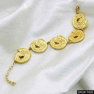 Bracelet en plaqué or, fait main, à motif paisley incurvé, bijoux de mode, bracelets de manchette en plaqué or. - Product Image 1