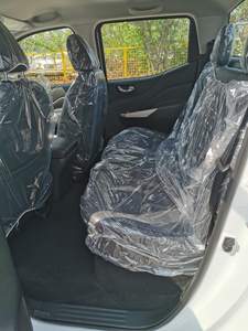 Nissan RICH6 Pick-up moyen d'occasion en excellent état, essence, 2.4L 158ch L4, boîte manuelle. C'est la seule série de véhicules à prix réduit. - Product Image 6