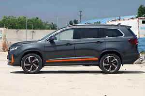 Mini SUV 2021 usado, en excelentes condiciones, caja de cambios de gasolina de alta eficiencia, asientos de cuero claro, neumáticos R18, tracción trasera, sin accidentes y listo para usar. - Product Image 4