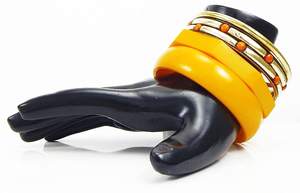 Ensemble de bracelets tendance en laiton et en résine orange faits à la main Bijoux de style bohème ethnique pour femmes Déclaration et tenue décontractée - Product Image 2