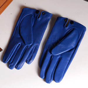 Gants en cuir souple conçus avec un matériau respirant et flexible offrant un port confortable et un look classique et élégant - Product Image 4