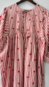 Vestido MIDI de algodón hecho a mano con estampado de corazón rojo, bata vintage a rayas, manga abullonada, ajuste holgado para el Día de San Valentín, suministro ODM - Product Image 3