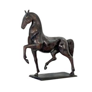 Sculpture en aluminium moulé conçue pour les intérieurs modernes avec un équilibre artistique et une présence métallique élégante - Product Image 4