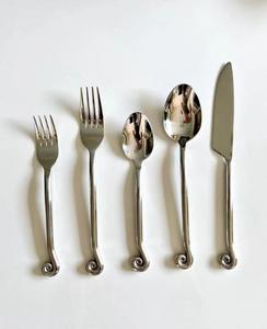Juego de Servidores de Ensalada Ecológicos Forjados a Mano, Diseño Espiral, Aptos para Lavavajillas, Microondas y Horno, Color Personalizado, Logotipo Personalizado - Product Image 1