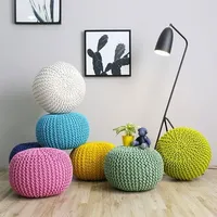 Pouf rond moderne en coton tricoté Nouvelle application de salon avec perles en mousse de polyesterène et conception de corde torsadée