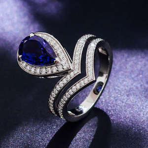 แหวนยูนิเซ็กซ์ทรงมงกุฎประดับเพชรโมอิสซาไนต์รูปไข่ 3 กะรัต 4k 14k ทองคำขาว เงินสเตอร์ลิง โจเซฟีน ตัวเรือนแบบสองแถว - Product Image 3