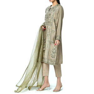Vestido de Invierno de Primera Calidad Hecho a Medida con Su Propio Diseño, Ropa de Mujer, Vestido de Mujer Pakistaní - Product Image 6