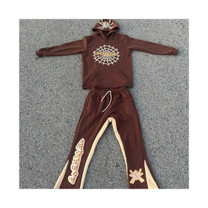 Chándal de hombre con estampado de algodón personalizado OEM, conjunto de pantalón con capucha y borde de dobladillo crudo con Jogger acampanado apilado, estilo acampanado de dos piezas - Product Image 1