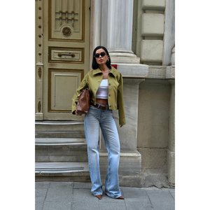 Gabardina Corta Verde Oliva para Mujer - Product Image 4