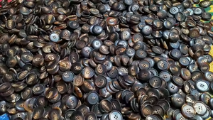 Botones de Cuerno de Búfalo Natural Hechos a Medida, Color Marrón CC-2148, Crescent Crafts, Parte Trasera Plana, Redondos, Suministros de Sastrería para Ropa - Product Image 3