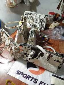 Diadema Personalizable de Piel de Vaca Auténtica Hecha a Mano, Nuevo Accesorio Multifuncional Duradero de Diseño para Damas, Bolso de Mano y Hombro Personalizado - Product Image 6