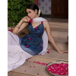 Conjunto de Salwar Kameez para Mujer Palma Blue Bandhani, Kurta Larga Tradicional con Teñido Anudado, Ropa Étnica Elegante de Seda y Chifón - Product Image 6