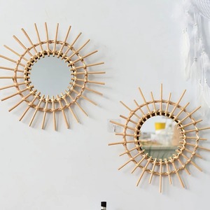 Espejo de pared circular hecho a mano estilo Art Deco ecológico con diseño de Sol de ratán natural para ocasiones de boda - Product Image 4