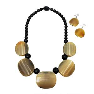 Ensemble de cadeau personnel de collier de corne de buffle en forme de trapèze moderne fait à la main - Product Image 5