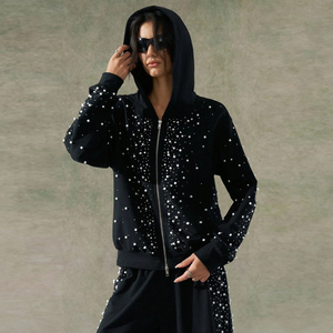 Sweat à capuche oversize confortable avec strass pour femme, en molleton de coton doux, chaud, respirant, streetwear tendance, broderie vintage, veste à patch - Product Image 1