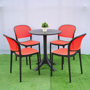 Ensemble chaise en plastique rouge TM08 et table en plastique noir MN01 - Une combinaison élégante de meubles - Product Image 1